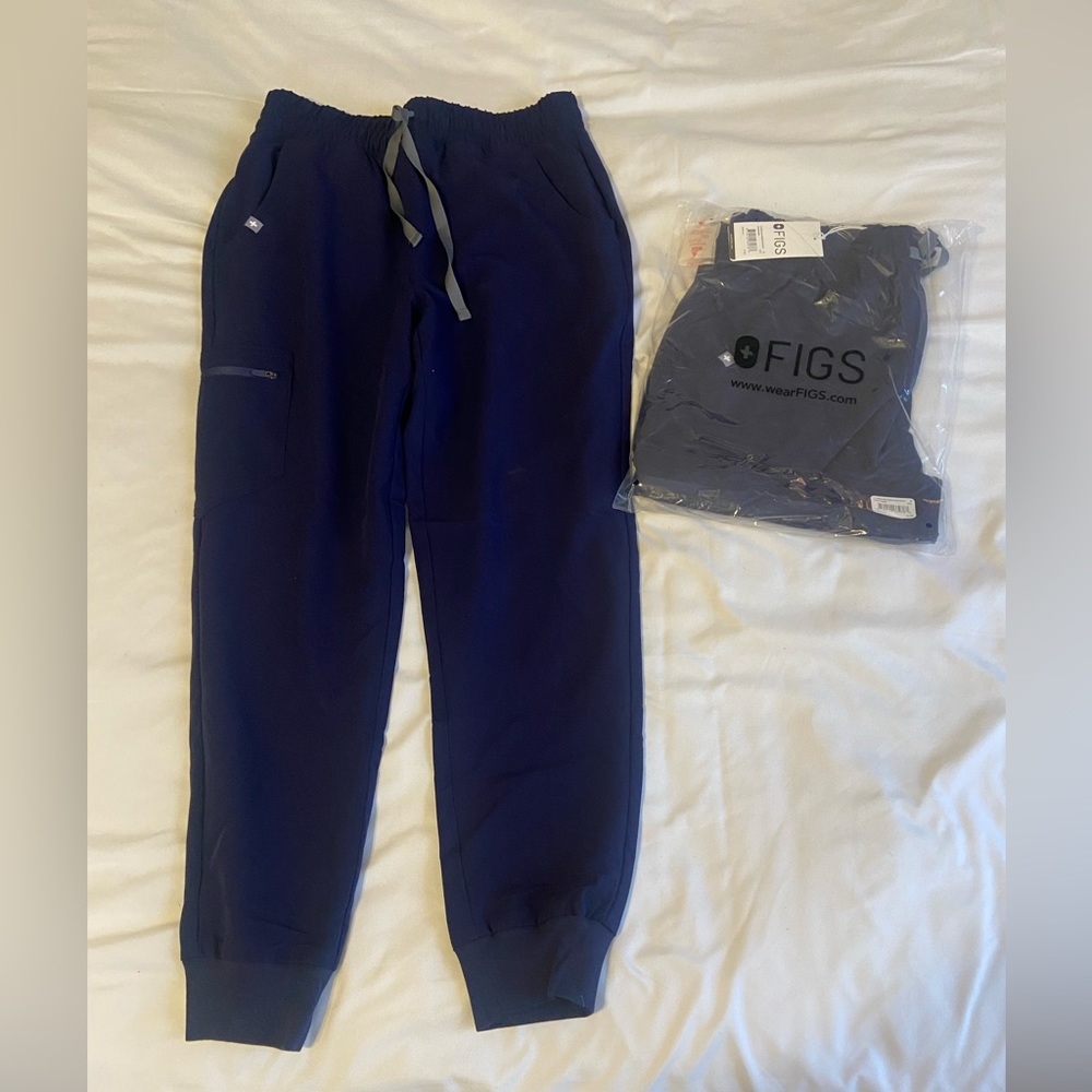 Zamora high waisted jogger scrub pant small petite. New with tags, 2 pairs.